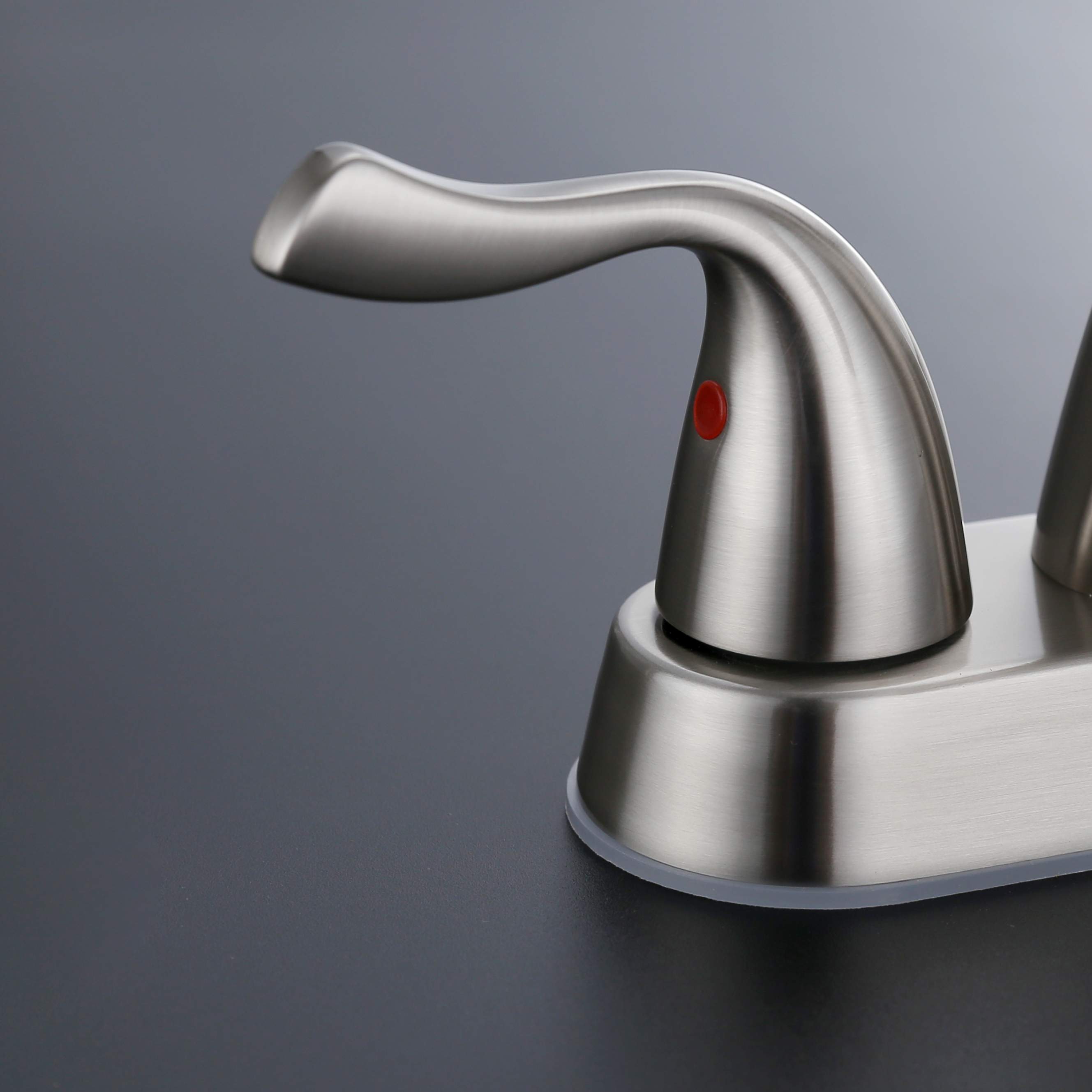 黄铜水龙头浴室